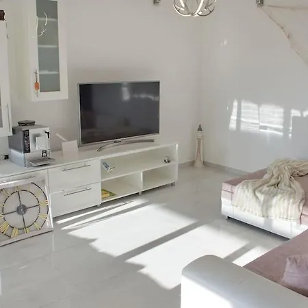 Ocean Pearl Mandre בית נופש